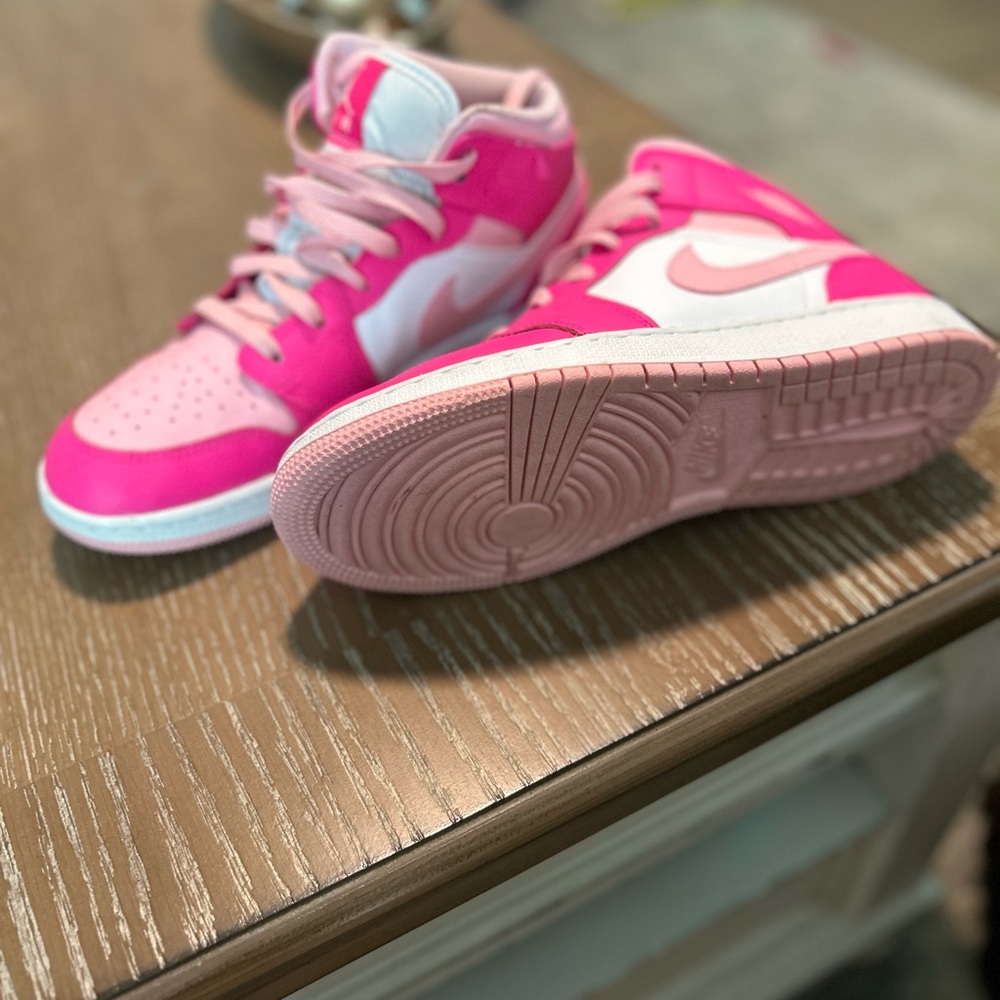 Air Jordan 1 Pink and White High-Top Sneakers- sz 7Y - Picture 4 of 4